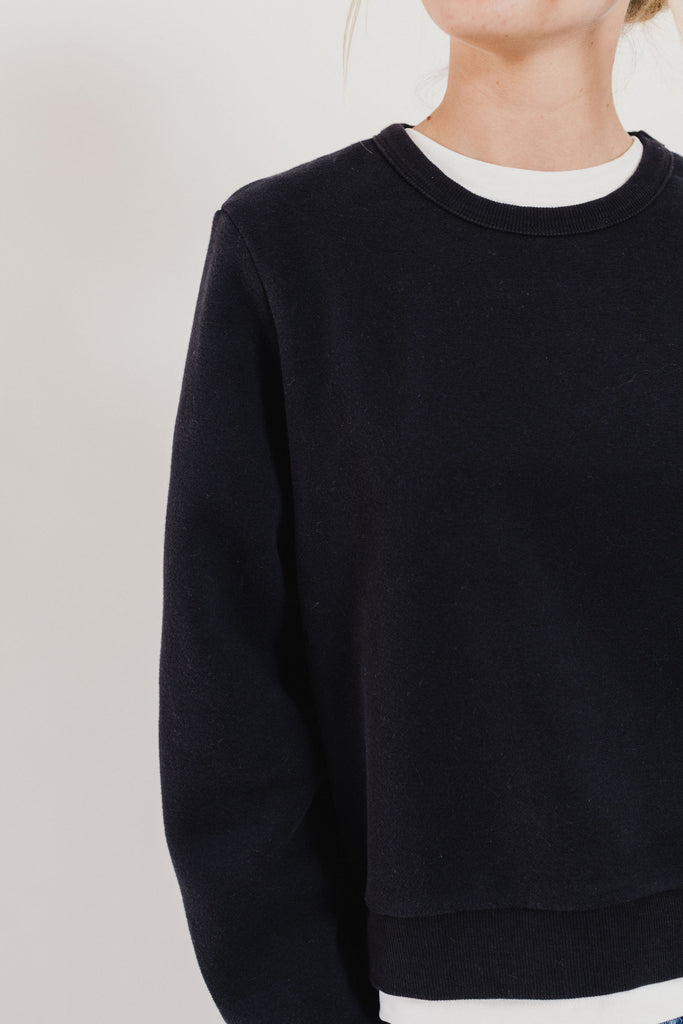 Cropped Crew Neck Fleece Sweater | Black
